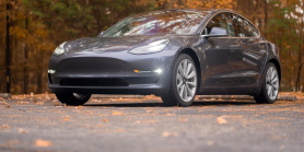 Tesla „cheamă în service” 300.000 de mașini din cauza unei probleme grave